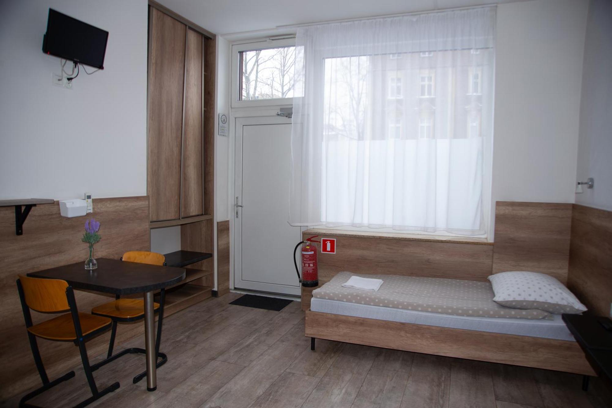 Noclegi "Poza Szlakiem" วาลบ์จิก ภายนอก รูปภาพ